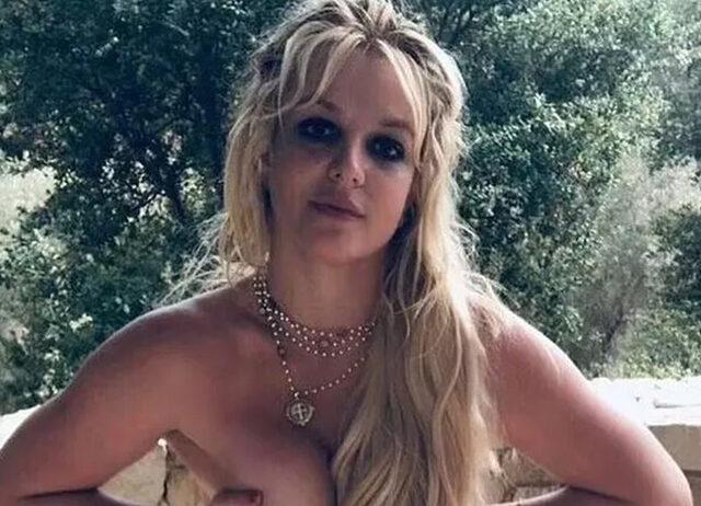 Britney Spears art arda çıplak fotoğraflarını önce paylaştı sonra sildi! 