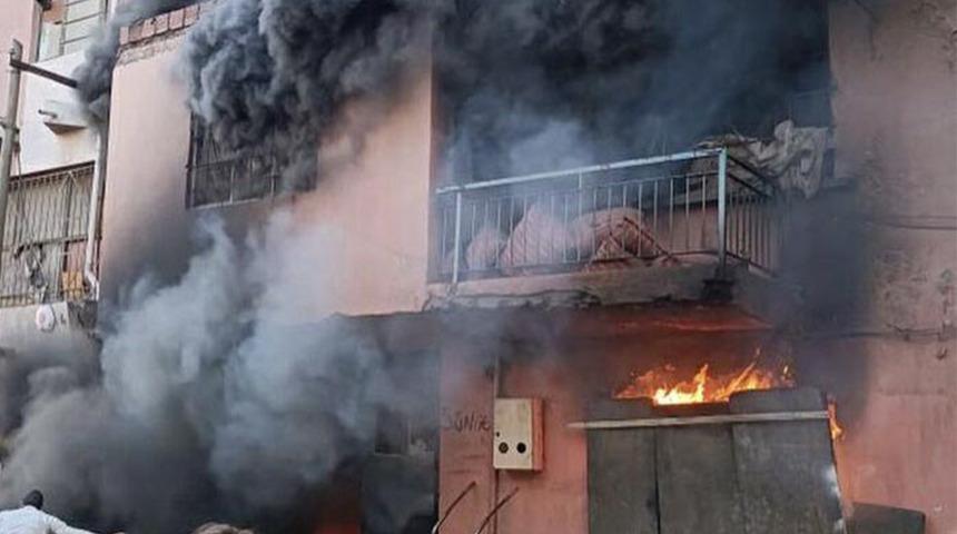 Sünger atölyesi alev alev yandı! Ekipler 1 saatte söndürebildi...