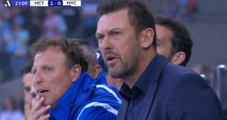 Derbide taraftarlar sahaya girdi, yüzüne metal kovayla vurulan kalecinin yüzü kesildi! Dünya, Avustralya'da yaşanan skandalı konuşuyor... G3