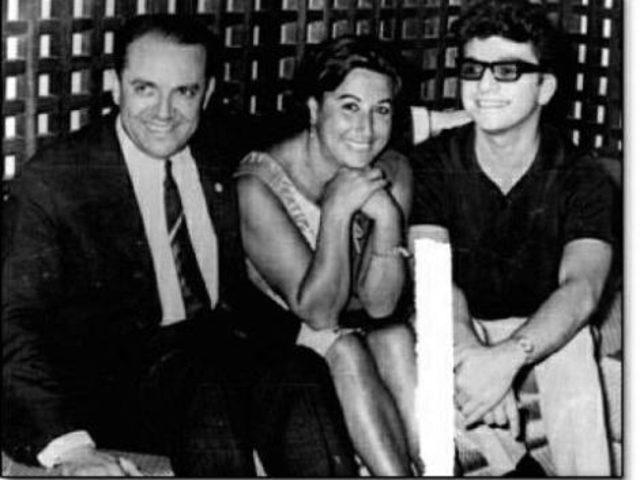 M&uuml;zeyyen Senar kimdir? 4