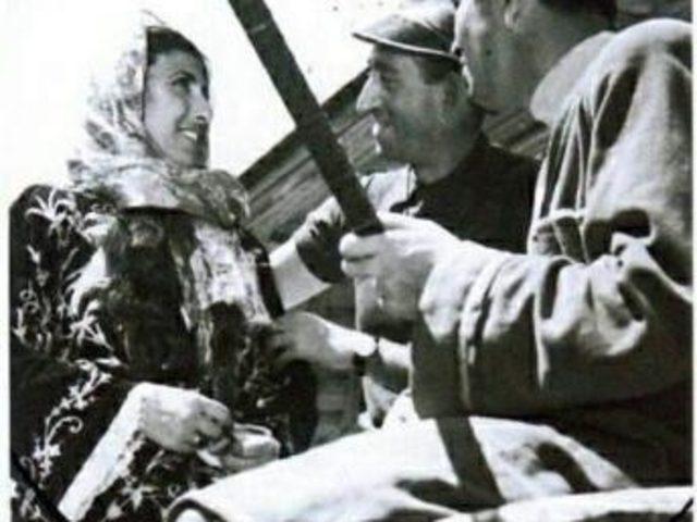 M&uuml;zeyyen Senar kimdir? 11