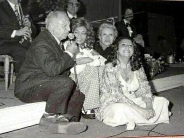 M&uuml;zeyyen Senar kimdir? 12