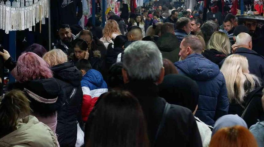 Müzikler ve yemekler bile özel hazırlandı! Edirne'de yılbaşı için Bulgar vatandaş hazırlığı: Aldıklarını zar zor taşıdılar