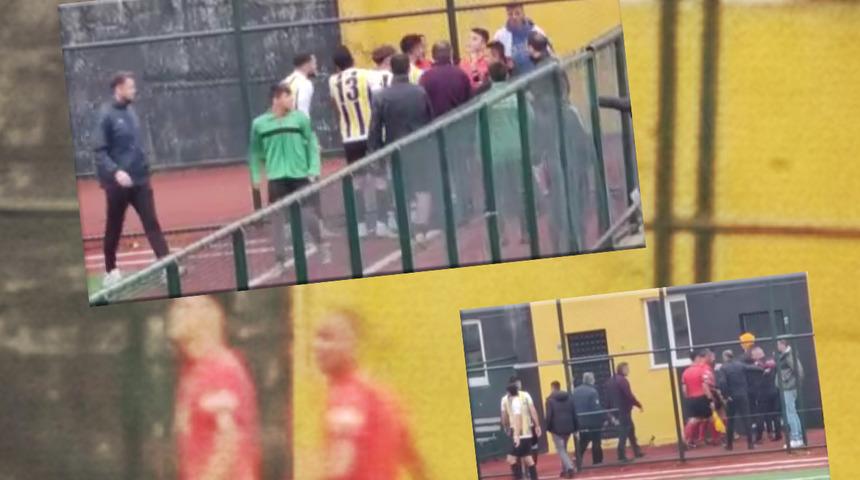 Karamanspor - Cumayanıspor maçında olay! Hakem golü vermeyince tribünden sahaya atladı