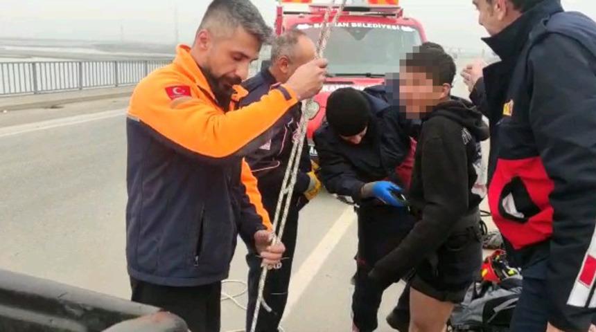 Batman'da ilginç olay... Mahsur kalan kediyi kurtarmak için gitti, kendisi mahsur kaldı!