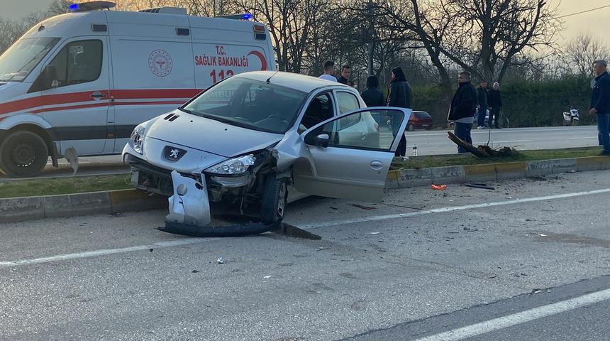 Otomobil ile elektrikli bisiklet çarpıştı: 2'si çocuk 5 kişi yaralandı