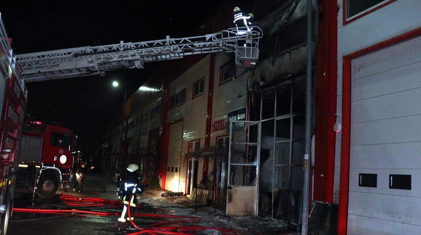 Kayseri'de mobilya imalathanesinde yangın! Ekipler 1 saatte kontrol altına aldı