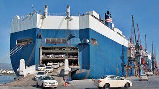 Sıfır otomobilde yeni yıl zammı endişesi: Daha gemideyken satıldılar! Fiyat garantisi vermeden Ocak stokları bile ön siparişte…