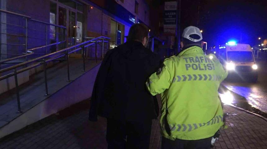 Alkollü sürücü kırık koluyla direksiyon başına geçti, kaza yapıp ortalığı birbirine kattı