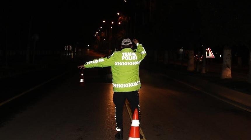 2 bin 251 s&uuml;r&uuml;c&uuml;ye ceza, 205 araca trafikten men