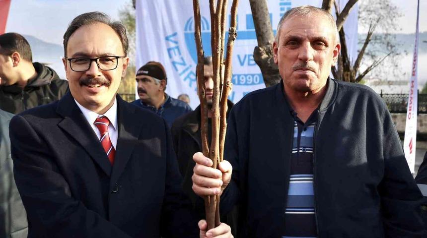 Devlet desteği ile çiftçilere 53 bin adet fidan dağıtıldı