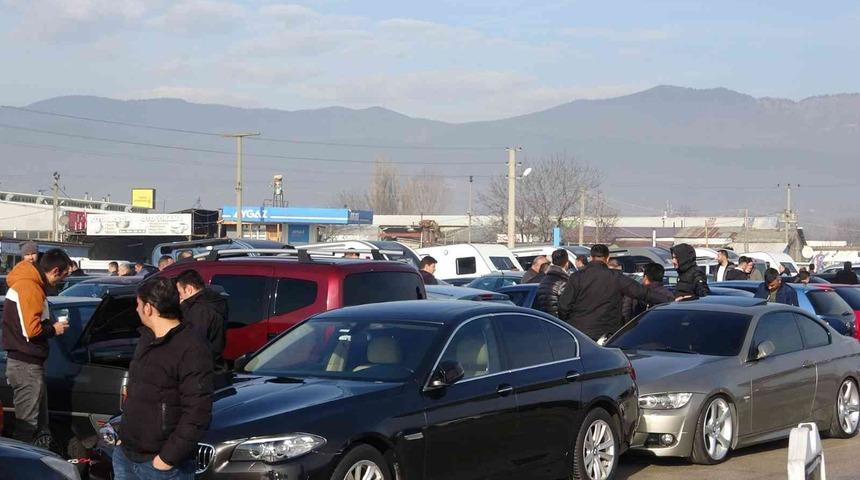 'Yılbaşında araba fiyatlarına zam gelecek’ söylentisi bile yetti! Akın ettiler