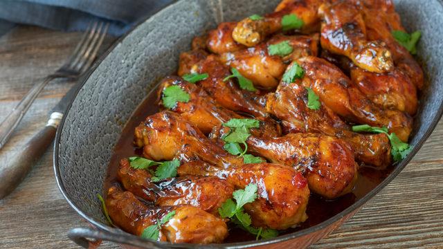 Airfryer barbekü soslu baharatlı tavuk budu tarifi ve malzemeleri nedir? Airfryer'da barbekü soslu tavuk budu nasıl yapılır? 