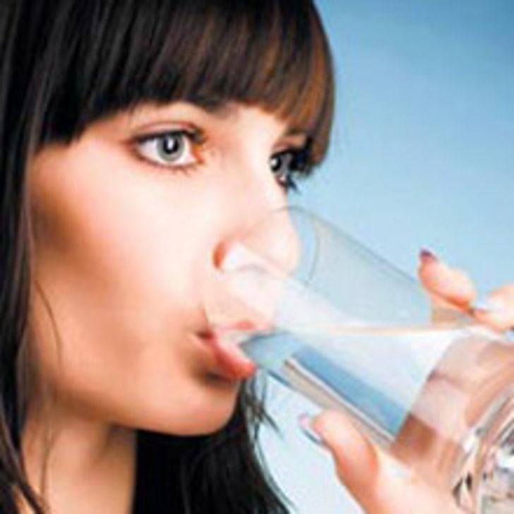 İftarda Buzlu Sudan Ka&ccedil;ın