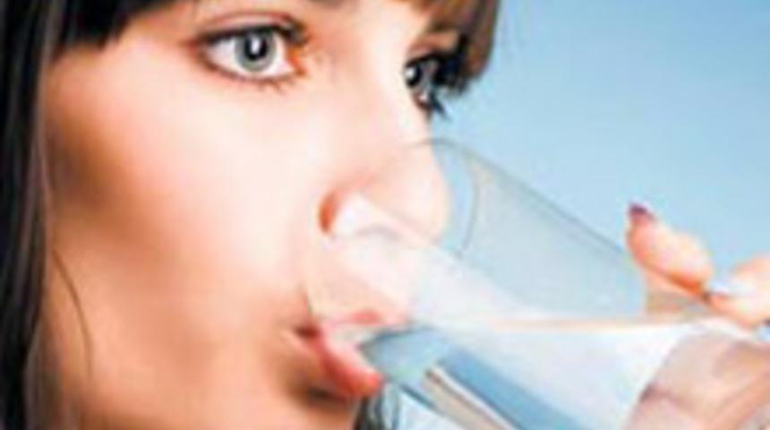 İftarda Buzlu Sudan Ka&ccedil;ın