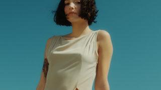 Omurga kemiklerinden iki tanesi kırılmıştı! Zeynep Bastık iç çamaşırlı ev halini paylaştı