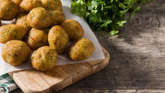 Airfryer kabak köftesi tarifi az kalorili ve doyurucu: Airfryer'da kabak köftesi nasıl yapılır?