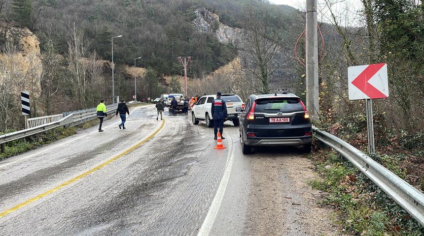 Karabük'te üst geçitten demir yoluna düşen otomobilin sürücüsü öldü