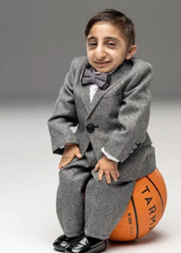 Dünyanın en kısa insanı rekorunun yeni sahibi oldu! Guinness Rekorlar Kitabı’na resmi olarak girdi G4