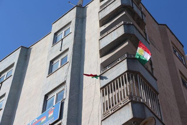 diyarbakirda-3-binaya-asilan-ikby-bayraklari-toplandi_6507_dhaphoto1