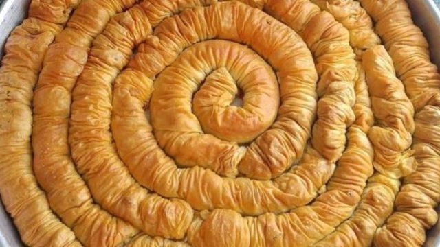 Kocakarı gerdanı tatlısı nasıl yapılır? Zuhal Topal'la Yemekteyiz Kocakarı gerdanı tatlısı tarifi, malzemeleri! Lezzeti ağızda dağılıyor  