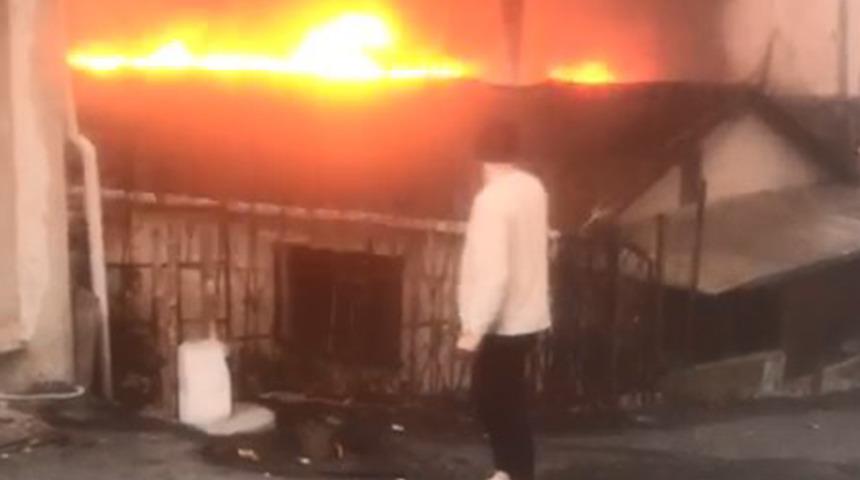 Bitişik binalara da sıçradı! Sarıyer'de korkutan yangın...