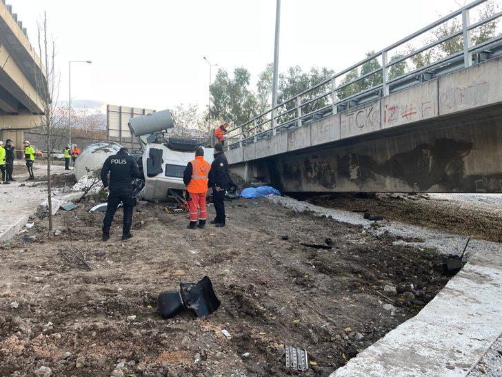 İzmir'de viyadükten düşen beton mikserinin sürücüsü öldü G3