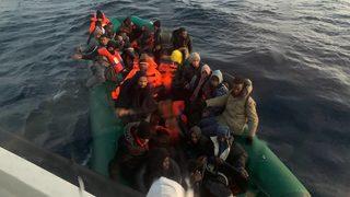 Çanakkale açıklarında 93 düzensiz göçmen kurtarıldı