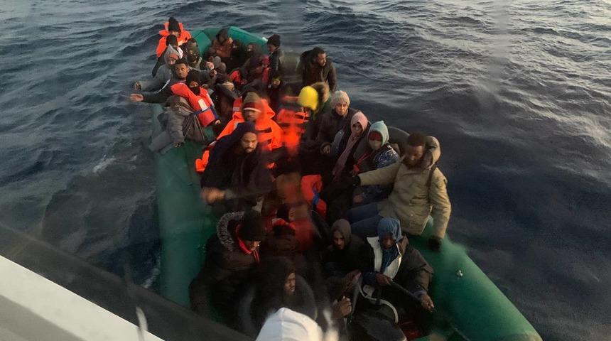 Çanakkale açıklarında 93 düzensiz göçmen kurtarıldı