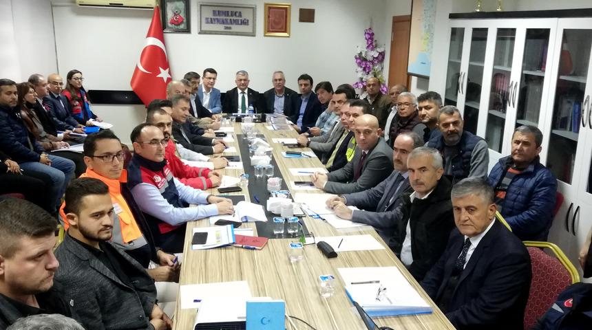 Antalya Valisi Yazıcı, Kumluca'daki sel sonrasında yürütülen çalışmaları inceledi