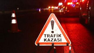 İzmir'de trafik kazası! Minibüs ve otomobil çarpıştı: 9 kişi yaralandı