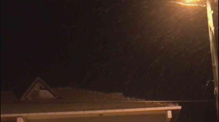 İstanbul’da mevsimin ilk karı Silivri’ye düştü