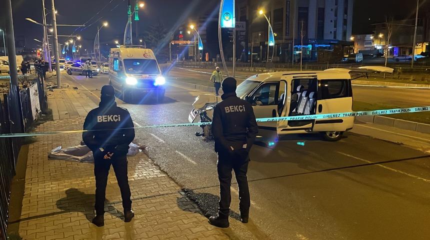 Malatya'da hafif ticari aracın kaldırımda çarptığı 2 yaya hayatını kaybetti