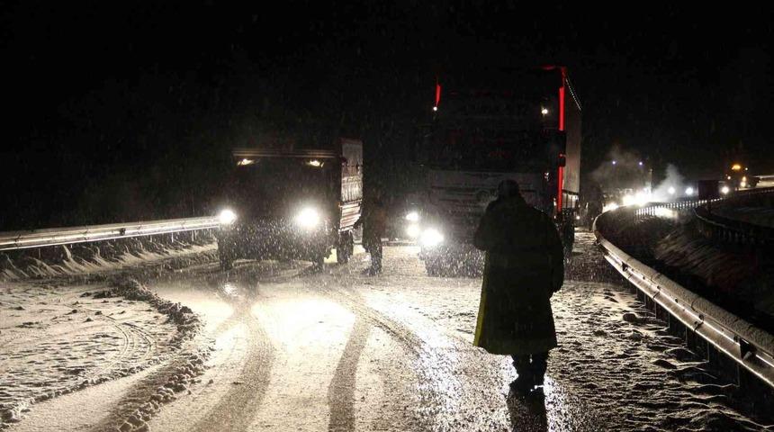 Erzincan’ın yüksek rakımlı geçit noktalarında kar, tipi etkili oldu