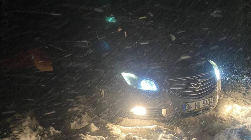 Soğanlı Dağında araçları kara saplanan 2 kişi mahsur kaldı