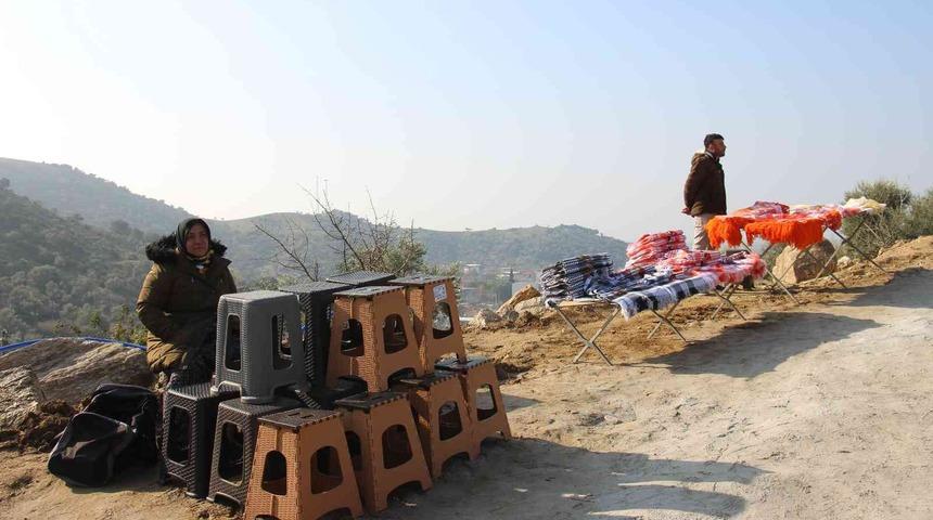 Deve güreşleri kiminin eğlencesi, kiminin ekmek kapısı oldu