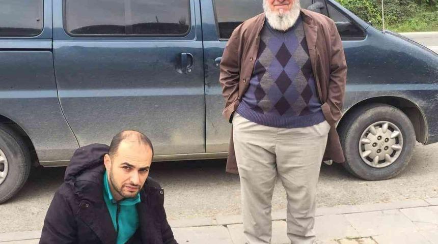 Yaralı halde bulunan kuğu Doğa Koruma ve Milli Parklar İl Müdürlüğü’ne teslim edildi