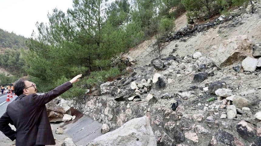 Kaya düşmesi ve heyelan riskine karşı önlem alınıyor
