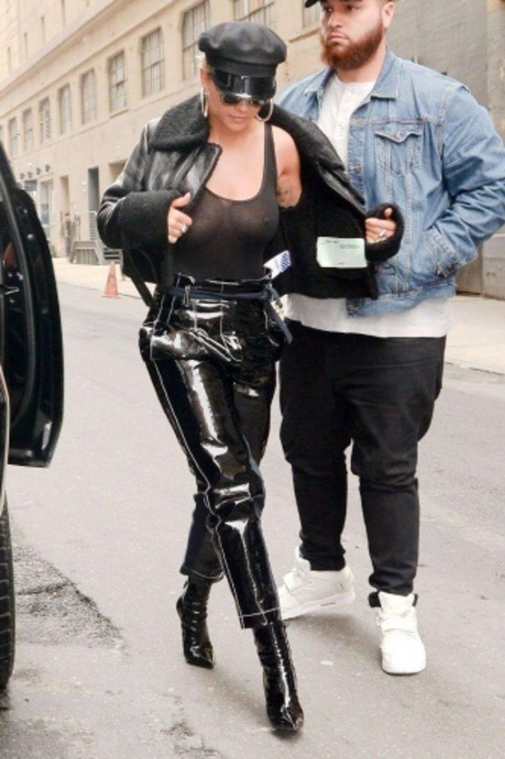 Sütyen kullanmayı sevmeyen ünlüler G2