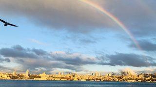 İstanbul Boğazı'nda ortaya çıkan gökkuşağı hayran bıraktı