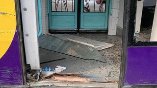 SON DAKİKA | İstanbul Kabataş'ta tramvay raydan çıktı! Yaralılar var