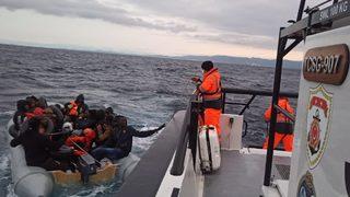 İzmir açıklarında 59 düzensiz göçmen kurtarıldı