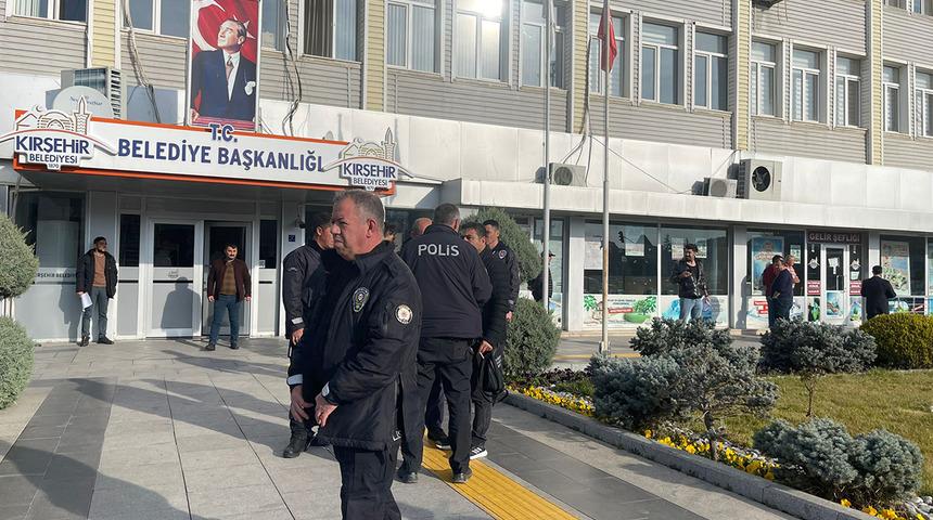 14 yaşındaki erkek çocuğuna iğrenç görüntüler göndermişti! Kırşehir Belediyesi'nden açıklama geldi... 