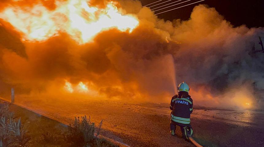 Seyir halindeki yolcu otobüsü alev topuna döndü! 4 yolcusu vardı...