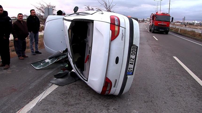 Aksaray'da devrilen otomobildeki 4 kişi yaralandı