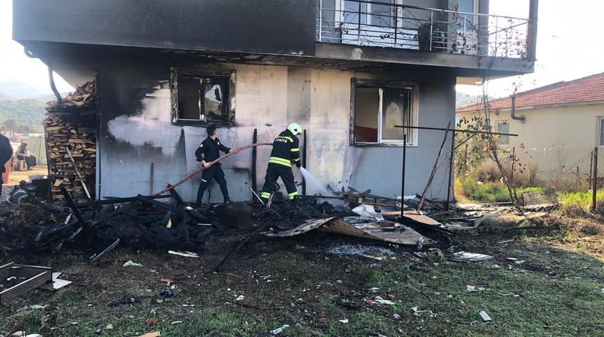 Muğla'da 2 katlı binada çıkan yangın itfaiye ekiplerince söndürüldü