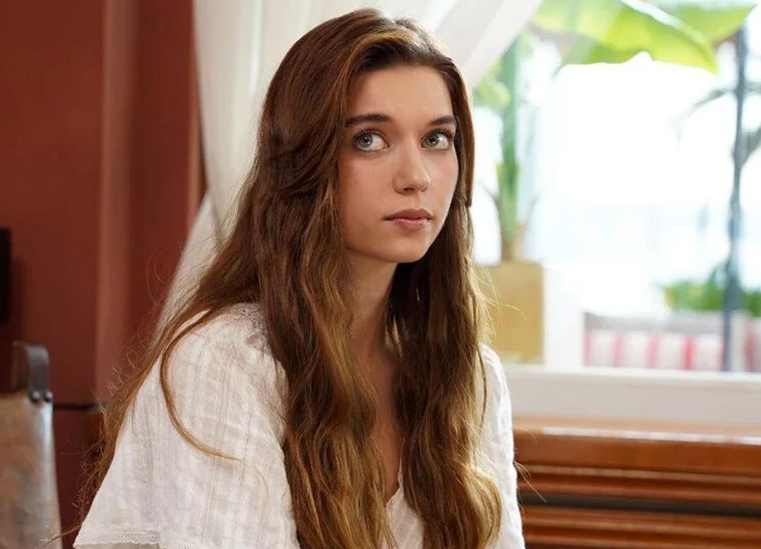 Yalı &Ccedil;apkını'nın Seyran'ı Afra Sara&ccedil;oğlu'nun annesini g&ouml;ren inanamadı!