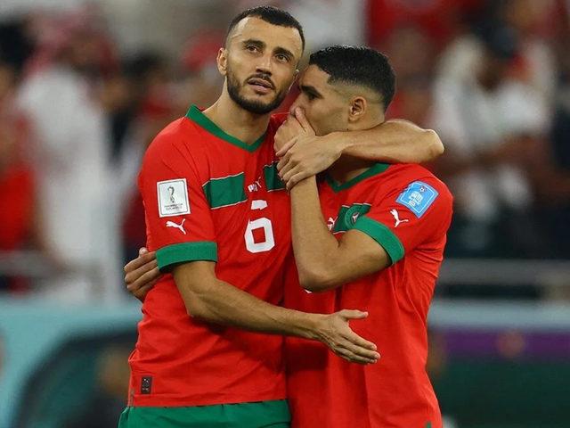 Milli takım oyuncularına kraliyet nişanı verdi