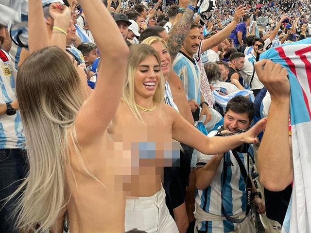 Çırılçıplak soyunan kadın taraftarların son hali ortaya çıktı