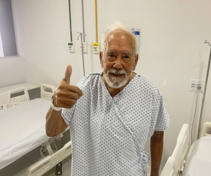 Dünyanın en yaşlı erkeği olarak ülkesinde popüler oldu! Yaşını duyan inanamıyor... Herkes onunla fotoğraf çektirmek istiyor G1